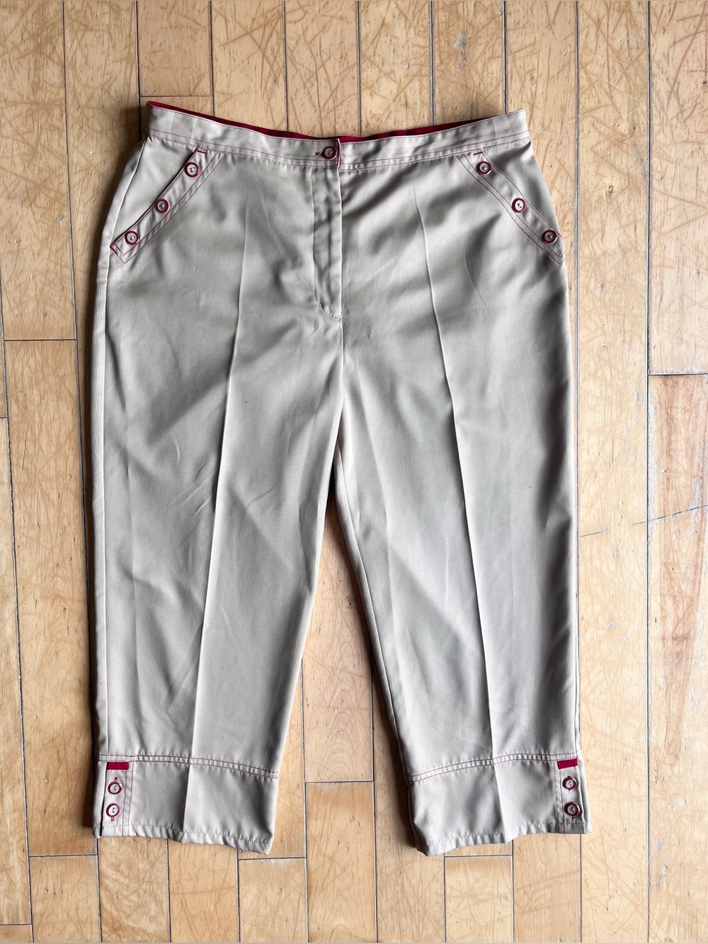 FINLHA European Beige Cropped Pants Capri with Red Accent Buttons (Size 14 / XL)